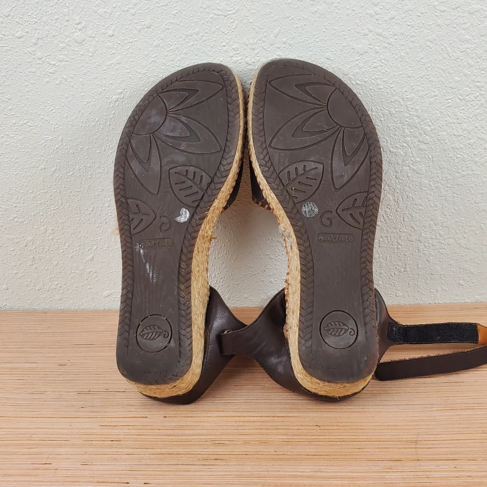 Nurture Wedge Sandals Size 10